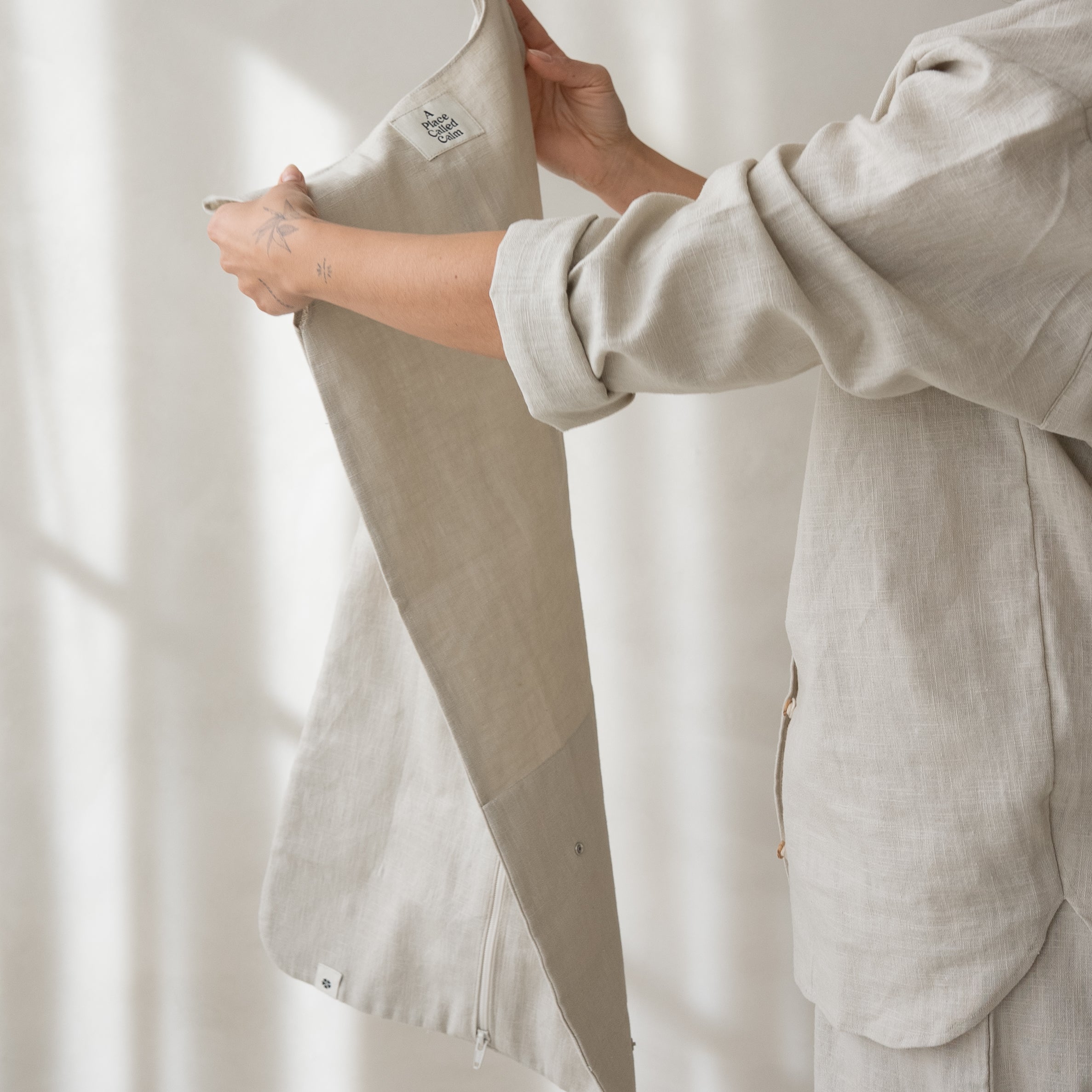The linen sleeping bag in ecru