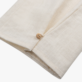 Biologisch linnen pyjama detail olijfhouten knoop